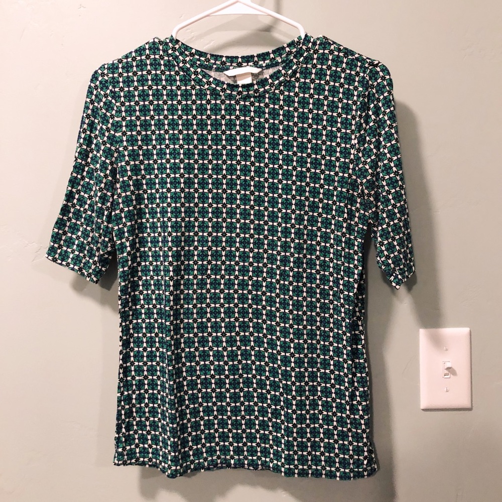 ⭐️ H&M patterned shirt